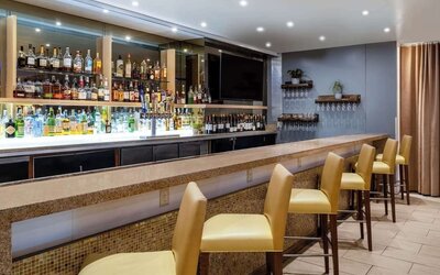 Hotel bar at Hilton San Francisco Financial District.
