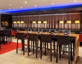 Dining area perfect for coworking at Hilton San Francisco Financial District.