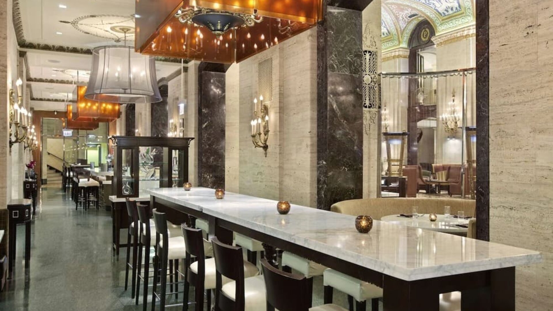 Breakfast area perfect for coworking at Palmer House A Hilton Hotel.