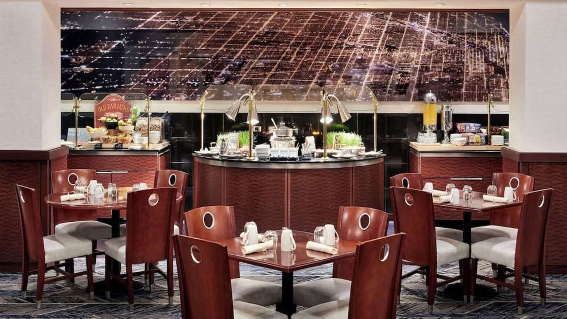 Dining area perfect for coworking at Hilton Chicago O'Hare Airport.