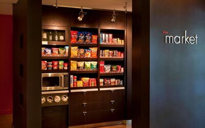 Convenience store at Sonesta Select Boston Milford.