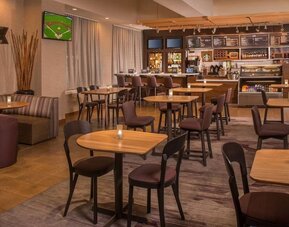 On-site restaurant at Sonesta Select Arlington Rosslyn.