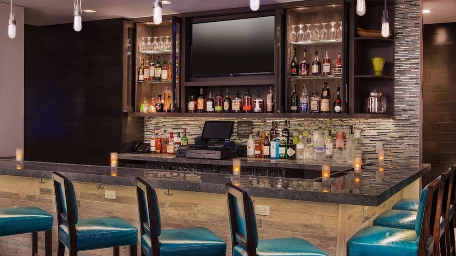 Hotel bar at Hilton Garden Inn NYC Financial Center/Manhattan Downtown.
