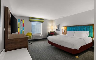 Spacious day use room with work desk at Hampton Inn & Suites Schererville.