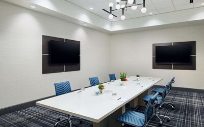 Meeting room at Hilton Charlotte Airport.

