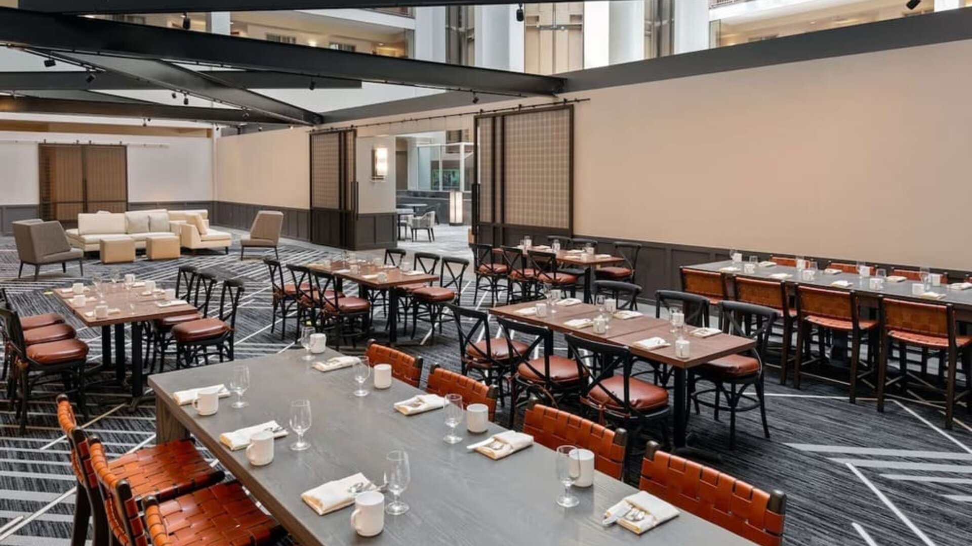 Dining area perfect for coworking at Hilton Charlotte Airport.
