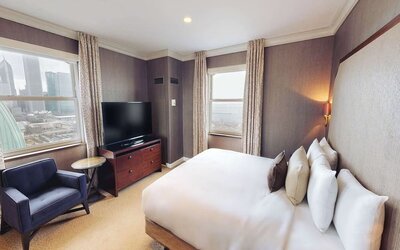 Day use room with natural light at Hilton Chicago.