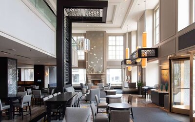 Hotel bar and lounge area perfect for coworking at Hilton Chicago.