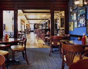 Dining area perfect for coworking at Hilton Chicago.