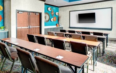 Meeting room at Hampton Inn & Suites By Hilton Atlanta Perimeter Dunwoody.