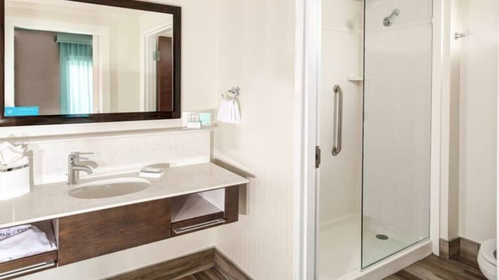 Guest bathroom with shower at Hampton Inn & Suites By Hilton Atlanta Perimeter Dunwoody.