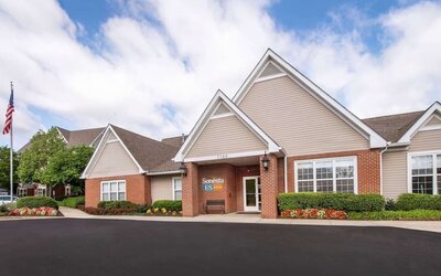 Exterior and parking area at Sonesta ES Suites Baltimore BWI Airport.