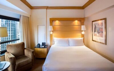 King bed at New York Hilton Midtown.