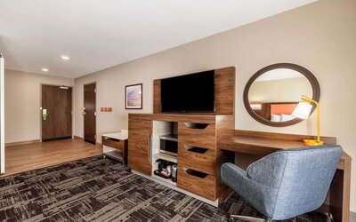 Day use room's workspace at Hampton Inn & Suites Benton Harbor.