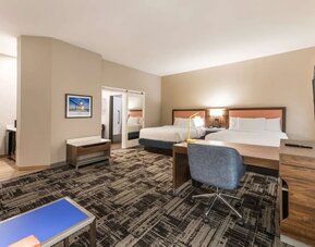 Day use twin room with workspace and private guest bathroom at Hampton Inn & Suites Benton Harbor.