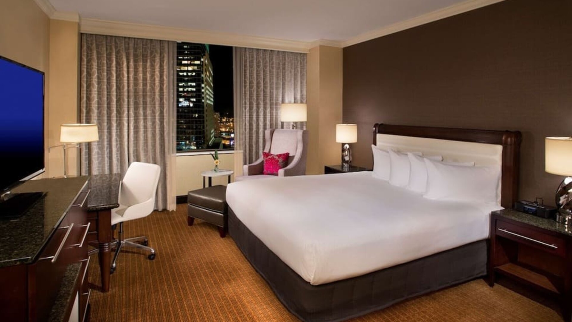King bed at Hilton Minneapolis.