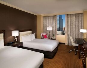 Day use twin room with workdesk at Hilton Minneapolis.