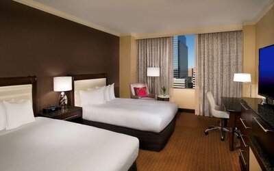 Day use twin room with workdesk at Hilton Minneapolis.