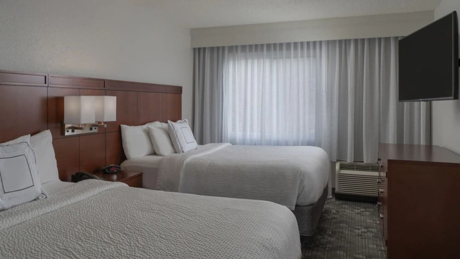 Day use twin room at Sonesta Select Chattanooga Hamilton Place.