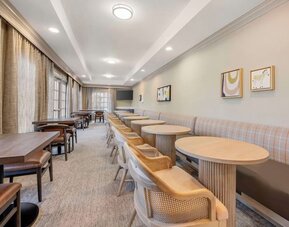 Dining area with comfortable seating, perfect for coworking at Sonesta ES Suites Dulles Airport.