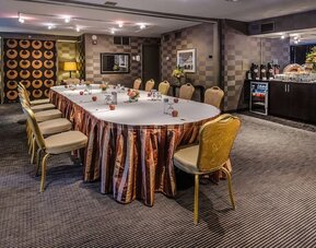 Spacious meeting room at Beacon Hotel.