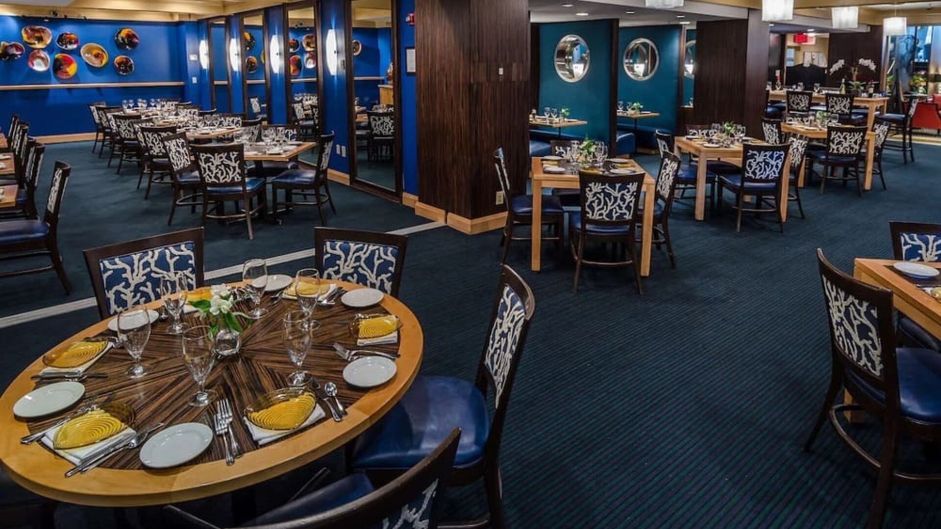 Dining area perfect for coworking at Beacon Hotel.