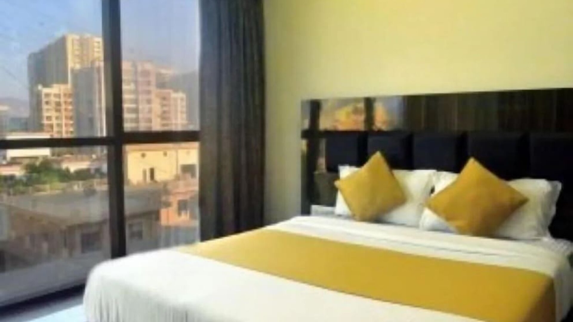 Day room at THE BEST HOTEL MUMBAI.