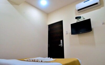 King room at THE BEST HOTEL MUMBAI.