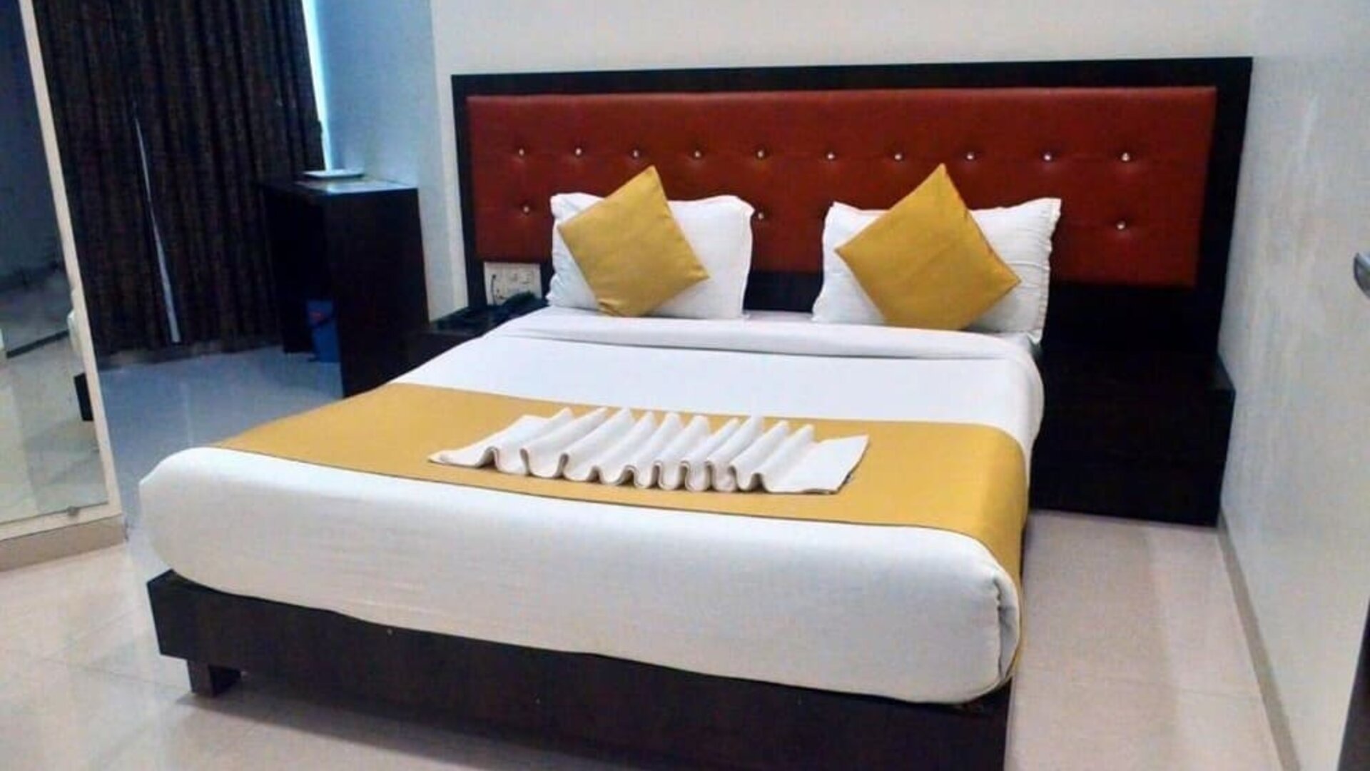 Cozy king room at THE BEST HOTEL MUMBAI.