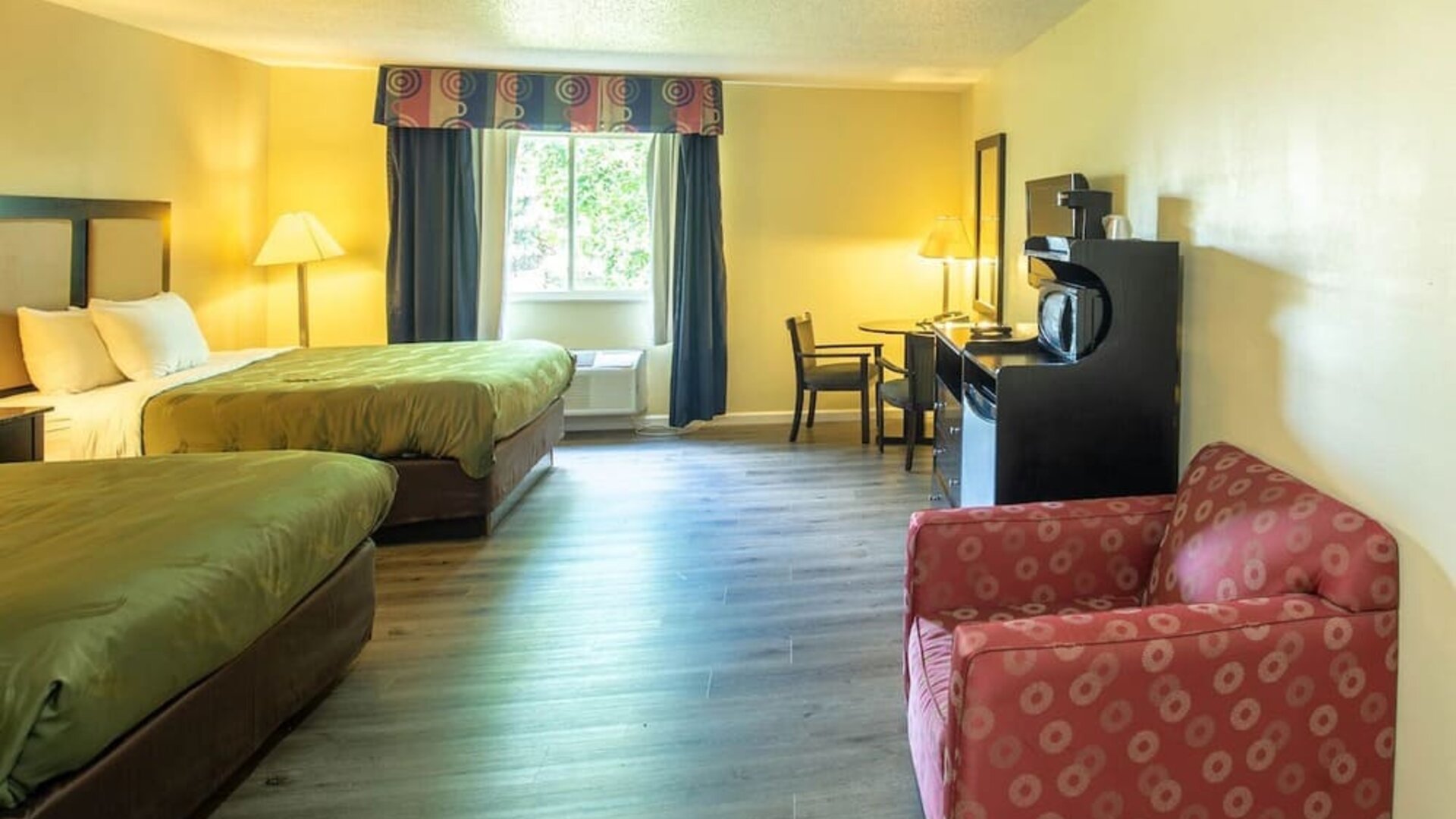 Day use room at Quality Inn & Suites Woodstock Near Lake Geneva.