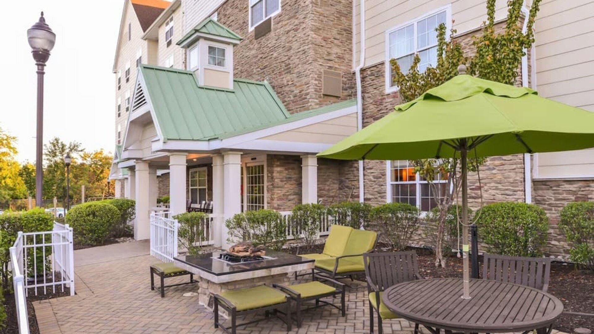 Outdoor terrace at Towneplace Suites By Marriott Arundel Mills.