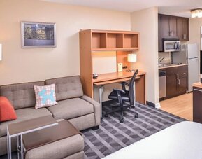 King room with lounge at Towneplace Suites By Marriott Arundel Mills.