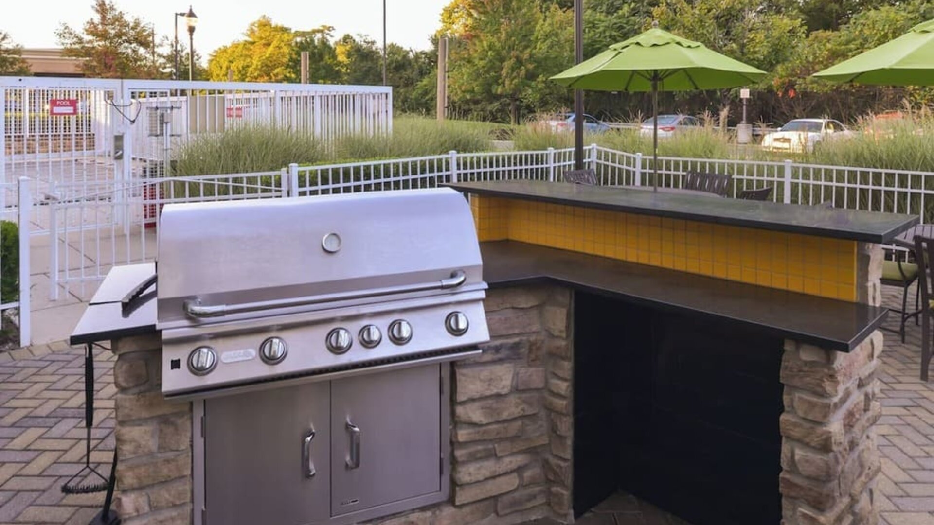 Barbeque area at Towneplace Suites By Marriott Arundel Mills.