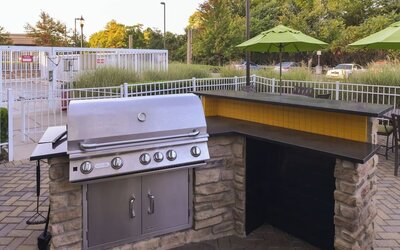 Barbeque area at Towneplace Suites By Marriott Arundel Mills.