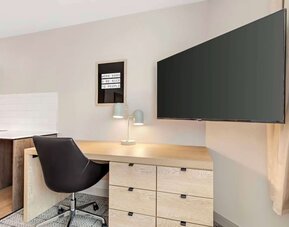 Day use room's workspace at Sonesta Simply Suites Baltimore BWI Airport.