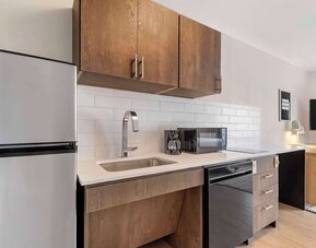 In-room kitchen with fridge, sink and microwave at Sonesta Simply Suites Baltimore BWI Airport. 