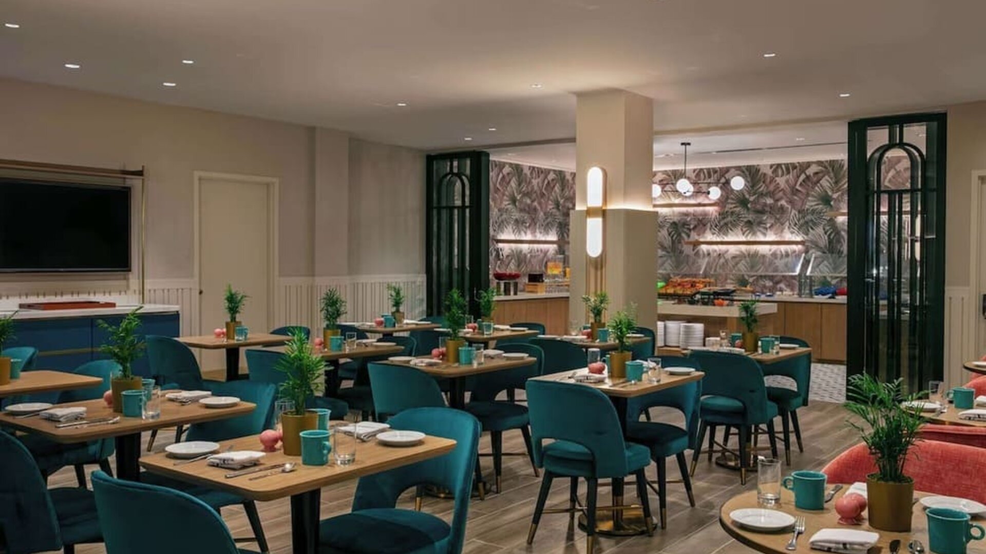 Dining area at Sonesta Miami Airport.