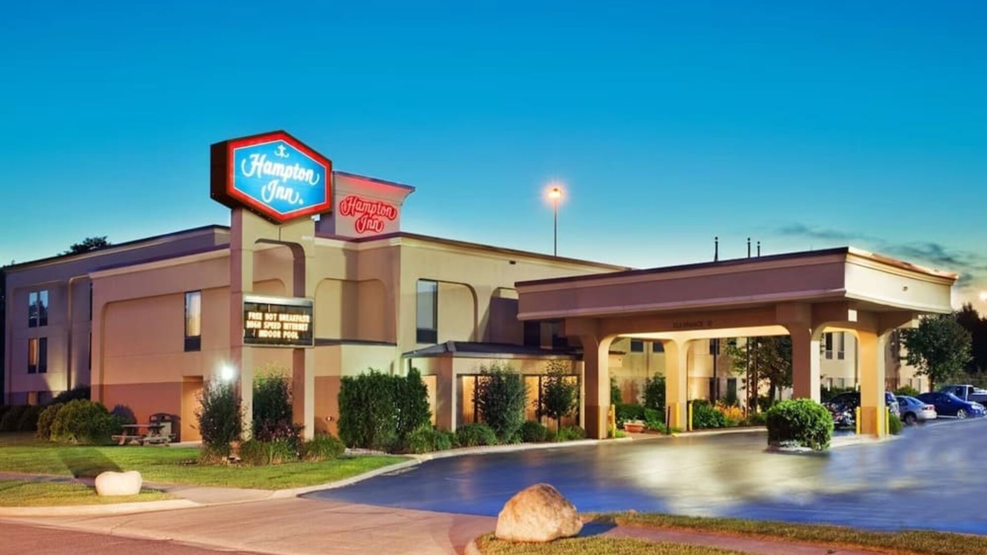Hotel entrance and parking area at Hampton Inn Columbus-East. 
