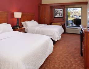 Day use twin room with work desk at Hampton Inn Columbus-East. 