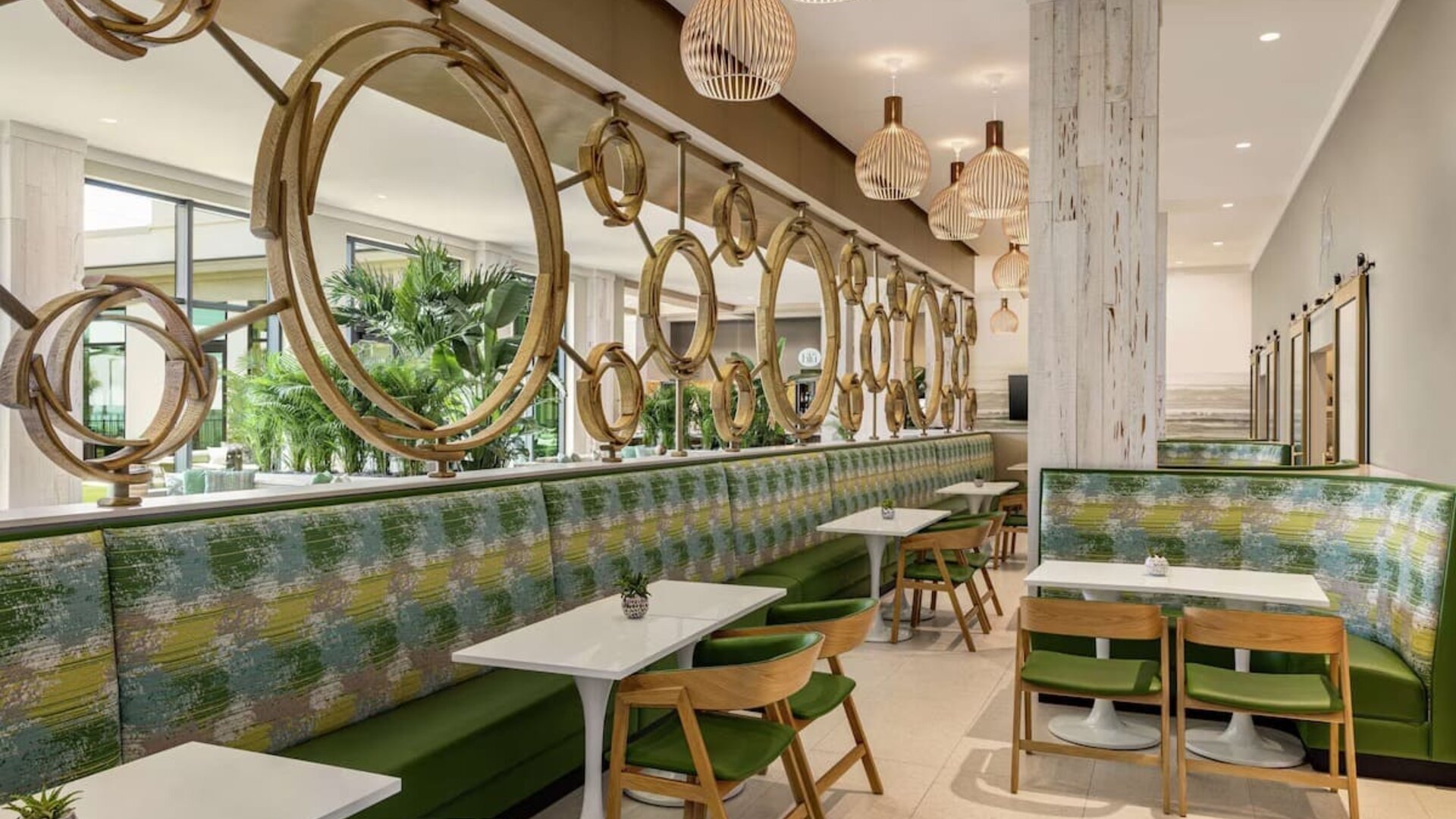 Embassy Suites By Hilton Panama City Beach Resort has two on-site restaurants. 