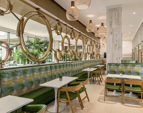 Embassy Suites By Hilton Panama City Beach Resort has two on-site restaurants. 