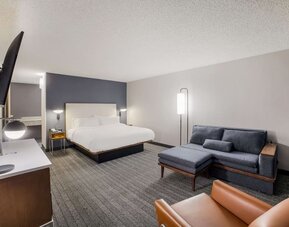 Day use room with sofa at Sonesta Select Phoenix Chandler.