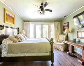 Day use room with natural light at Arroyo Vista Inn.