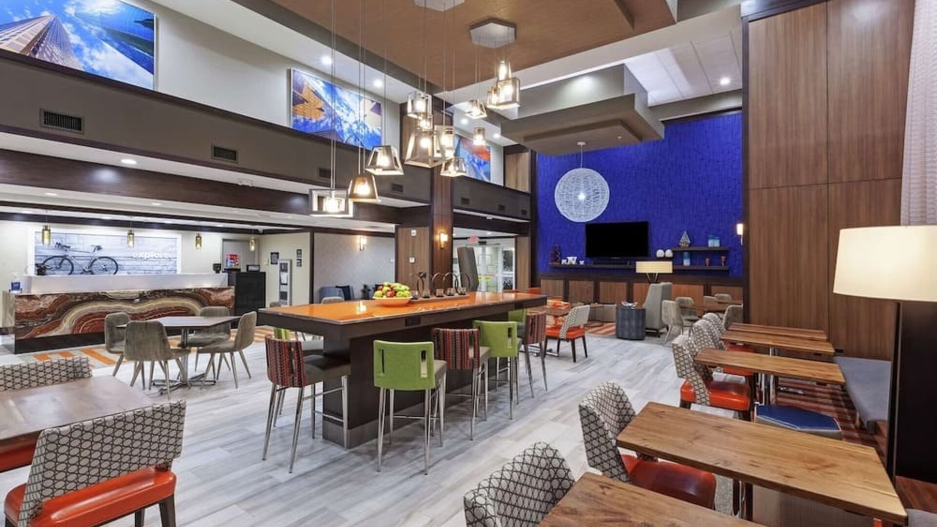 Dining room at Hampton Inn & Suites Houston-Bush Intercontinental Aprt.