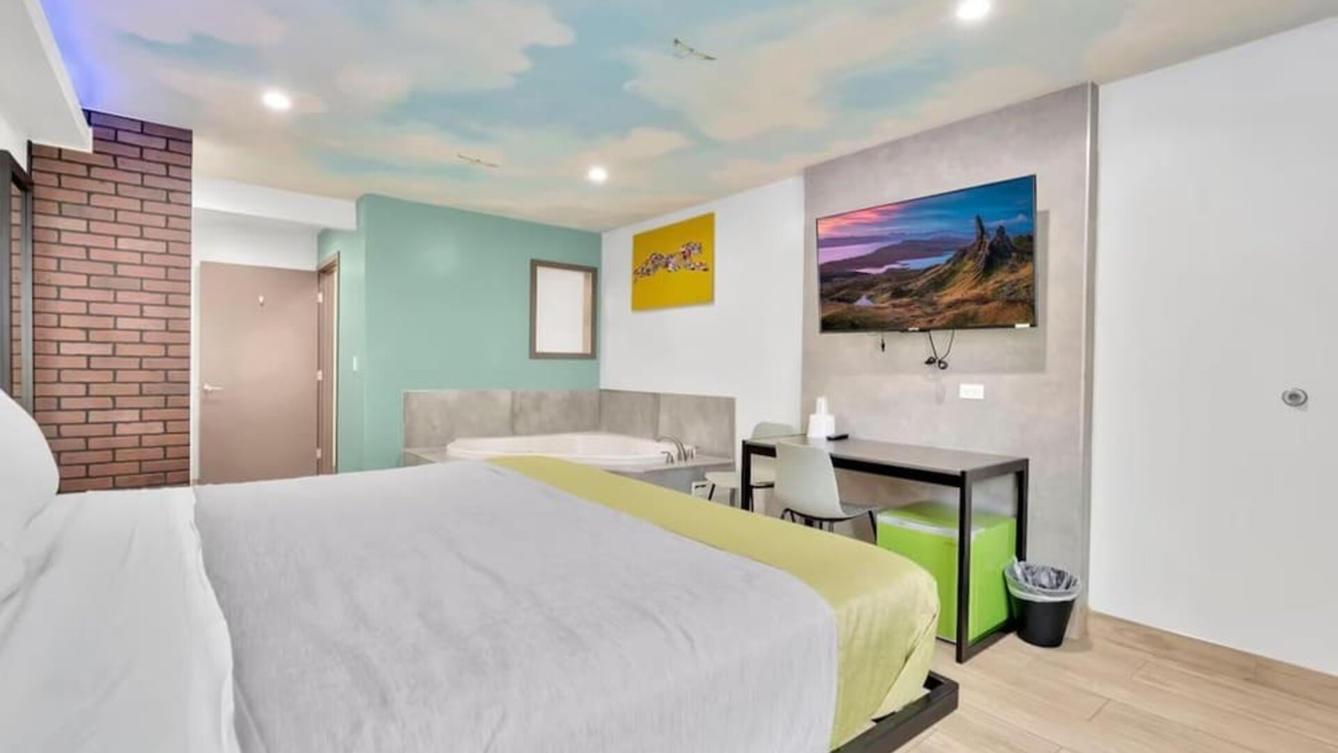 Day use room with TV at Exclusivo Inn & Suites. 