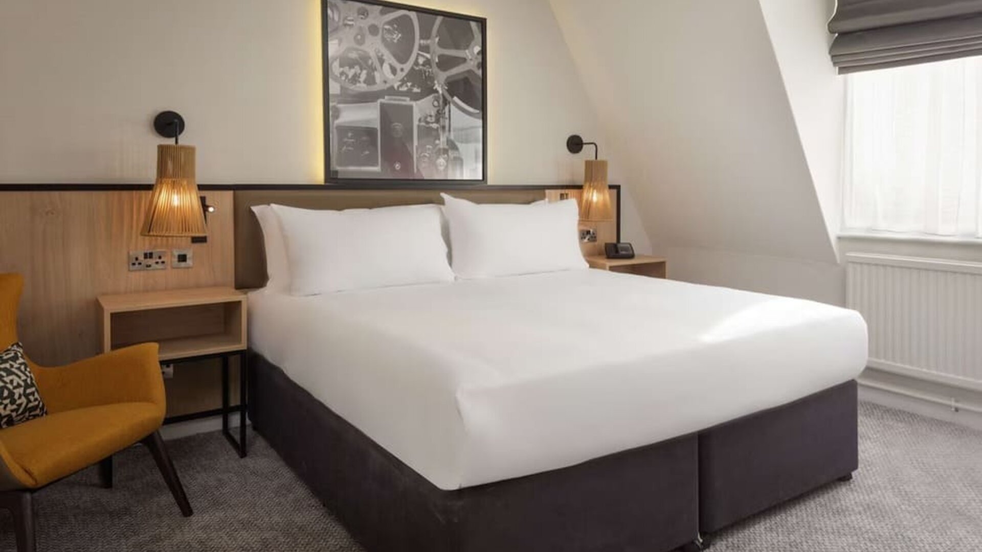 King room with natural light at DoubleTree By Hilton London Elstree.