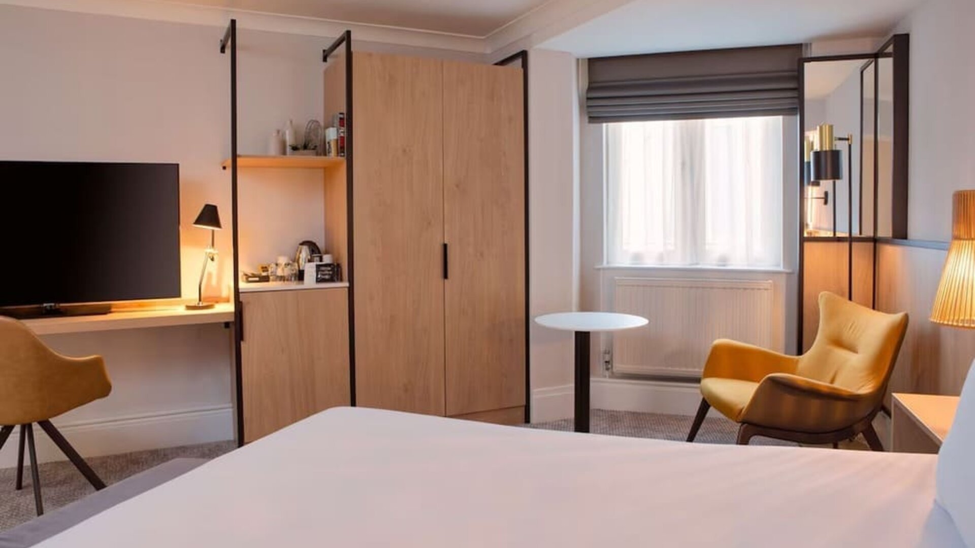 King room with natural light at DoubleTree By Hilton London Elstree.