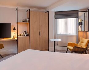 King room with natural light at DoubleTree By Hilton London Elstree.