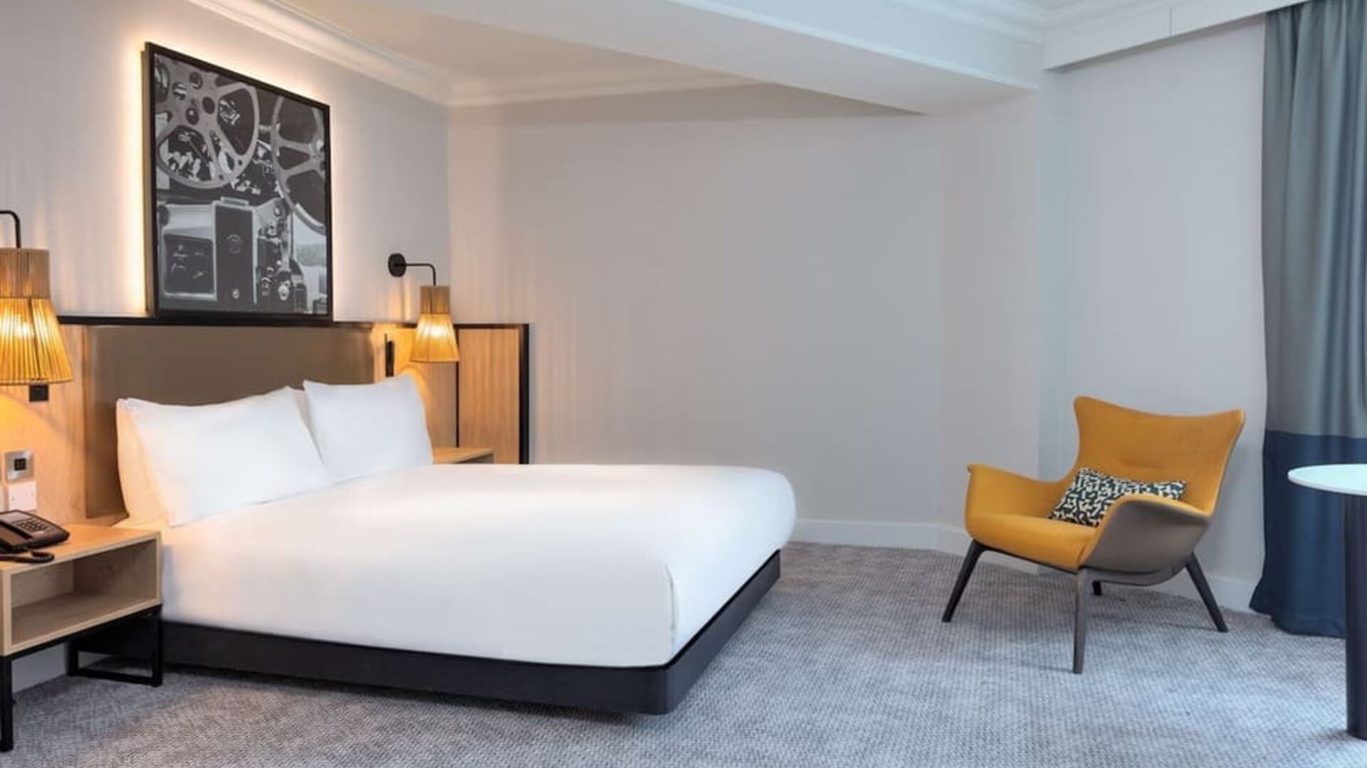 King room with natural light at DoubleTree By Hilton London Elstree.