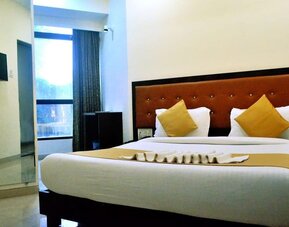 Cozy king room at THE BEST HOTEL MUMBAI.